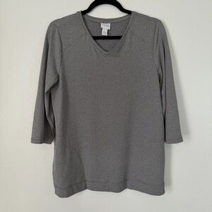Weekends by Chico’s Top Size 1 (med 8) Gray V-Neck 3/4 Sleeve Knit Shirt